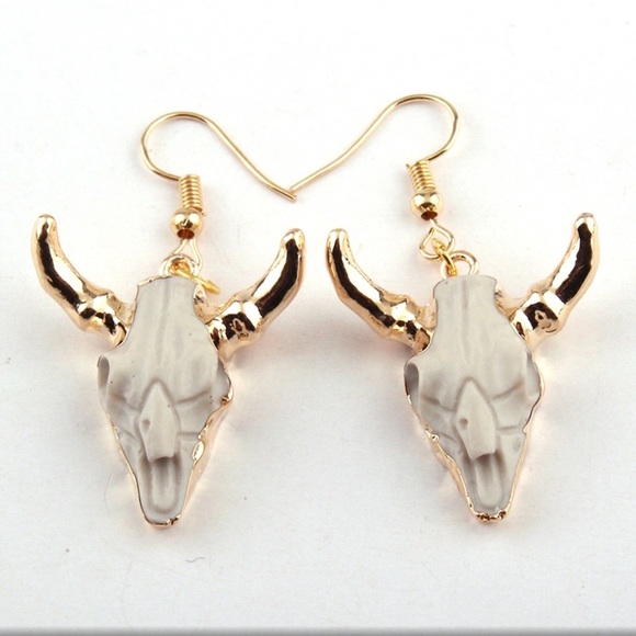 NEW Stunning Horn Earrings Gold & White - Picture 2 of 2